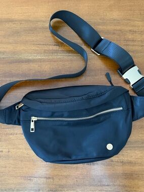 The Darling Effect.® Midnight Black XL All You Need Belt Bag